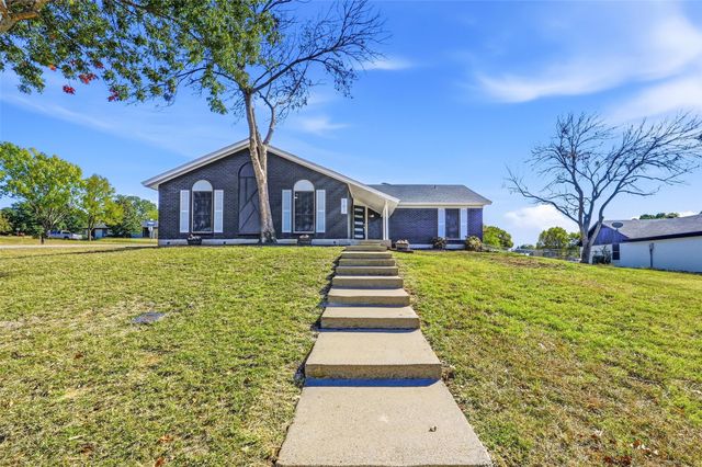 101 Park Trail Place, Joshua, TX 76058