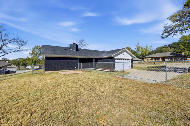 101 Park Trail Place, Joshua, TX 76058