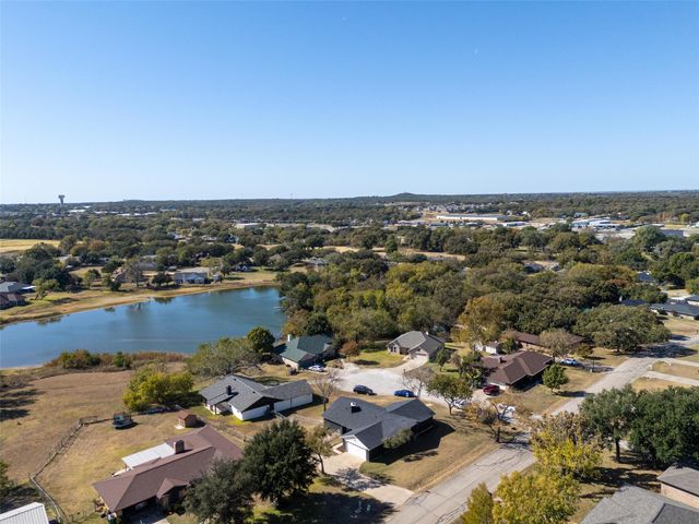 101 Park Trail Place, Joshua, TX 76058