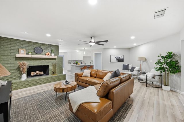 101 Park Trail Place, Joshua, TX 76058