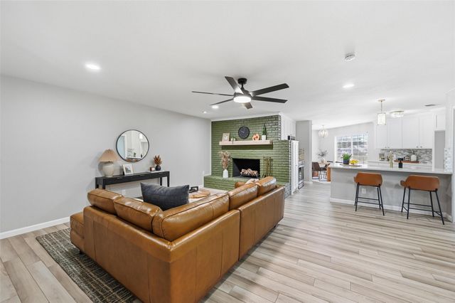 101 Park Trail Place, Joshua, TX 76058