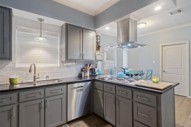 6215 Ash Oak Drive, Houston, TX 77091
