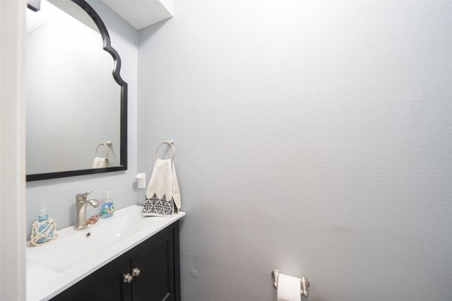 6215 Ash Oak Drive, Houston, TX 77091