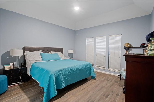6215 Ash Oak Drive, Houston, TX 77091