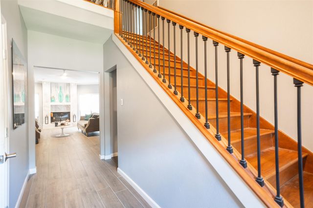 6215 Ash Oak Drive, Houston, TX 77091