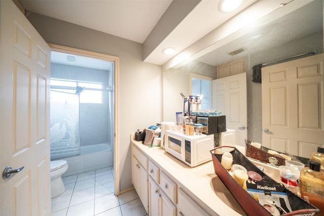 6215 Ash Oak Drive, Houston, TX 77091
