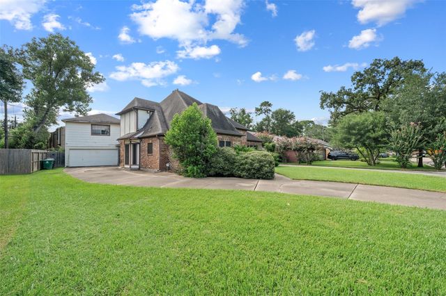 6215 Ash Oak Drive, Houston, TX 77091