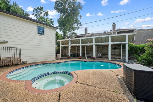 6215 Ash Oak Drive, Houston, TX 77091
