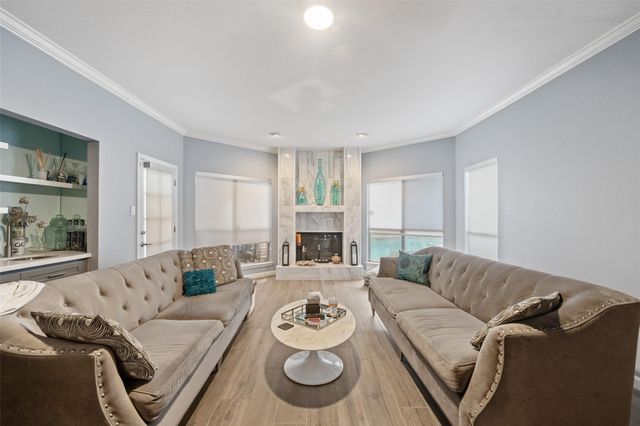 6215 Ash Oak Drive, Houston, TX 77091