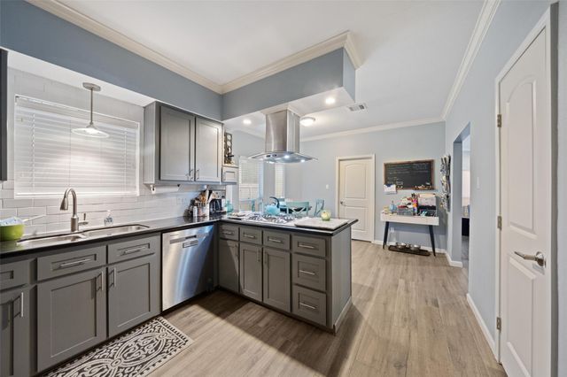 6215 Ash Oak Drive, Houston, TX 77091