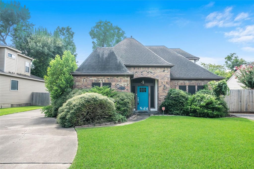 6215 Ash Oak Drive, Houston, TX 77091