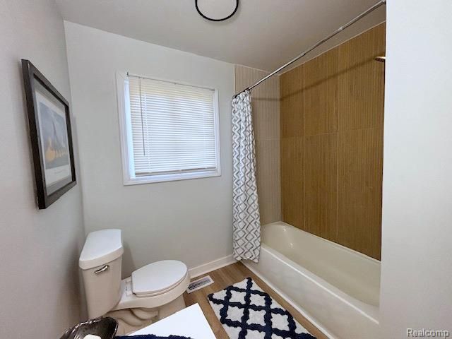 5115 Allingham Drive, White Lake, MI 48383