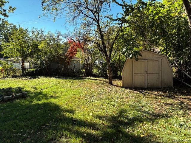 5115 Allingham Drive, White Lake, MI 48383