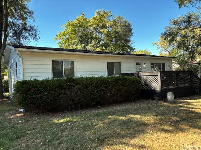 5115 Allingham Drive, White Lake, MI 48383