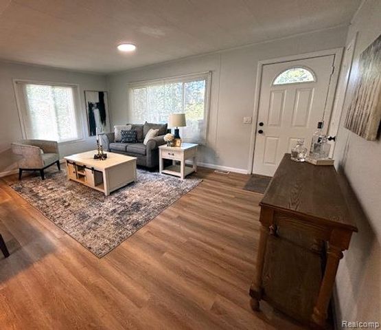 5115 Allingham Drive, White Lake, MI 48383