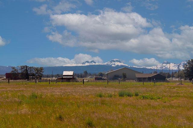 26395 Walker Road, Bend, OR 97701