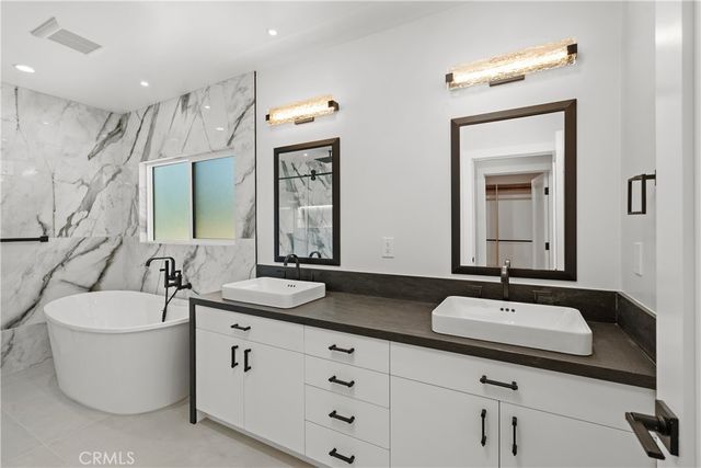 17962 Valley Vista Boulevard, Encino, CA 91316