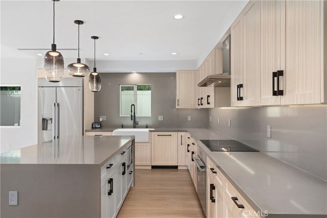 17962 Valley Vista Boulevard, Encino, CA 91316