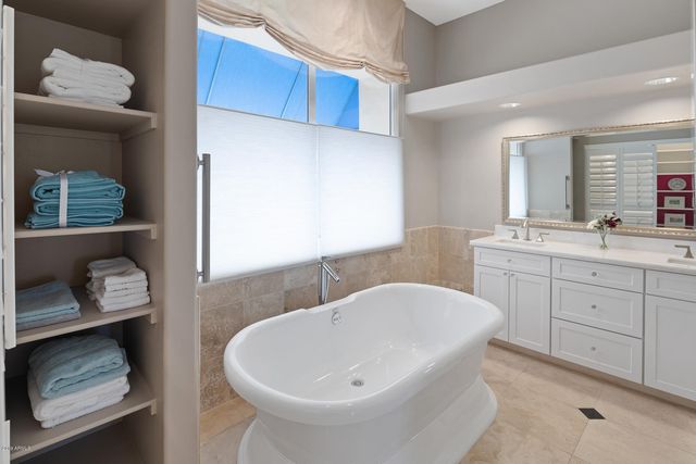 13495 E CHARTER OAK Drive, Scottsdale, AZ 85259