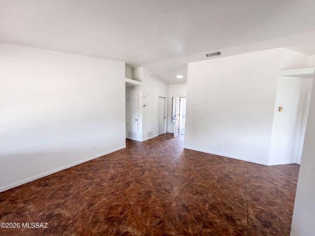 5840 N Belbrook Drive, Tucson, AZ 85741