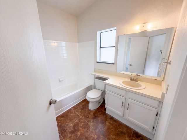 5840 N Belbrook Drive, Tucson, AZ 85741