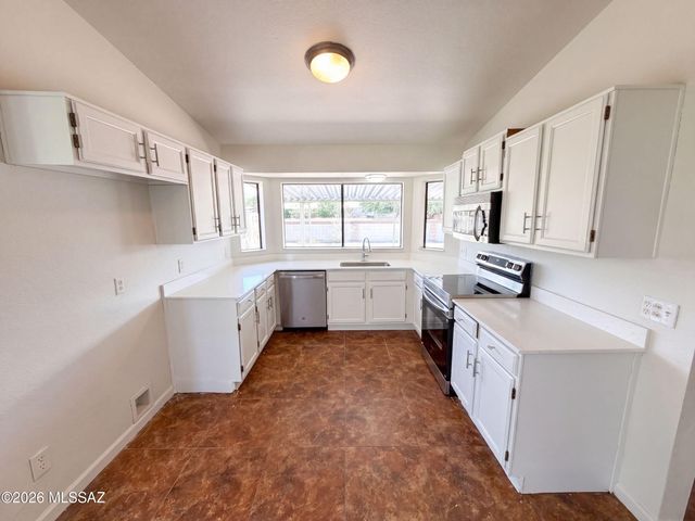5840 N Belbrook Drive, Tucson, AZ 85741