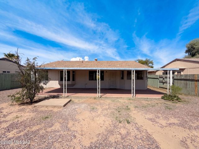 5840 N Belbrook Drive, Tucson, AZ 85741