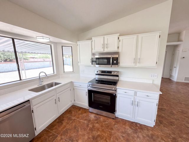 5840 N Belbrook Drive, Tucson, AZ 85741