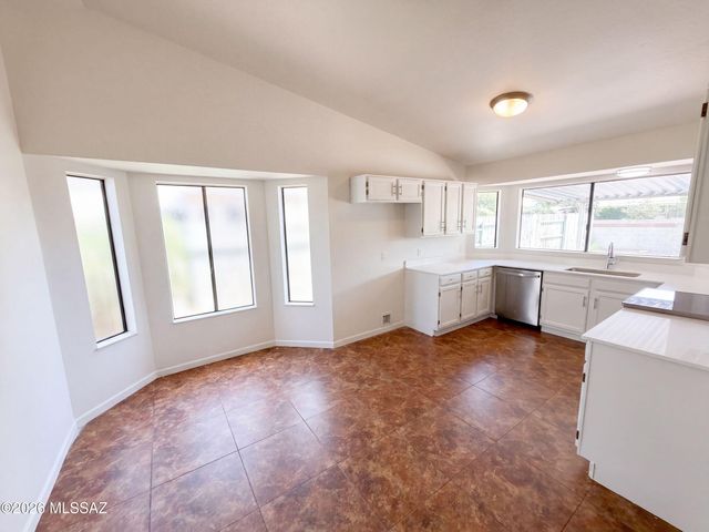 5840 N Belbrook Drive, Tucson, AZ 85741