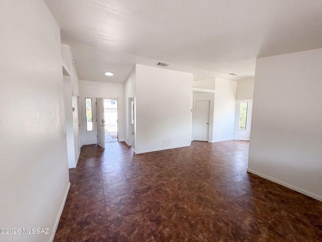 5840 N Belbrook Drive, Tucson, AZ 85741