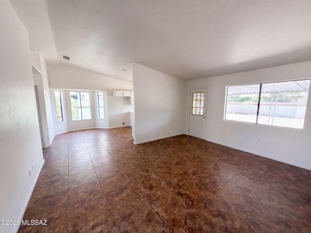 5840 N Belbrook Drive, Tucson, AZ 85741