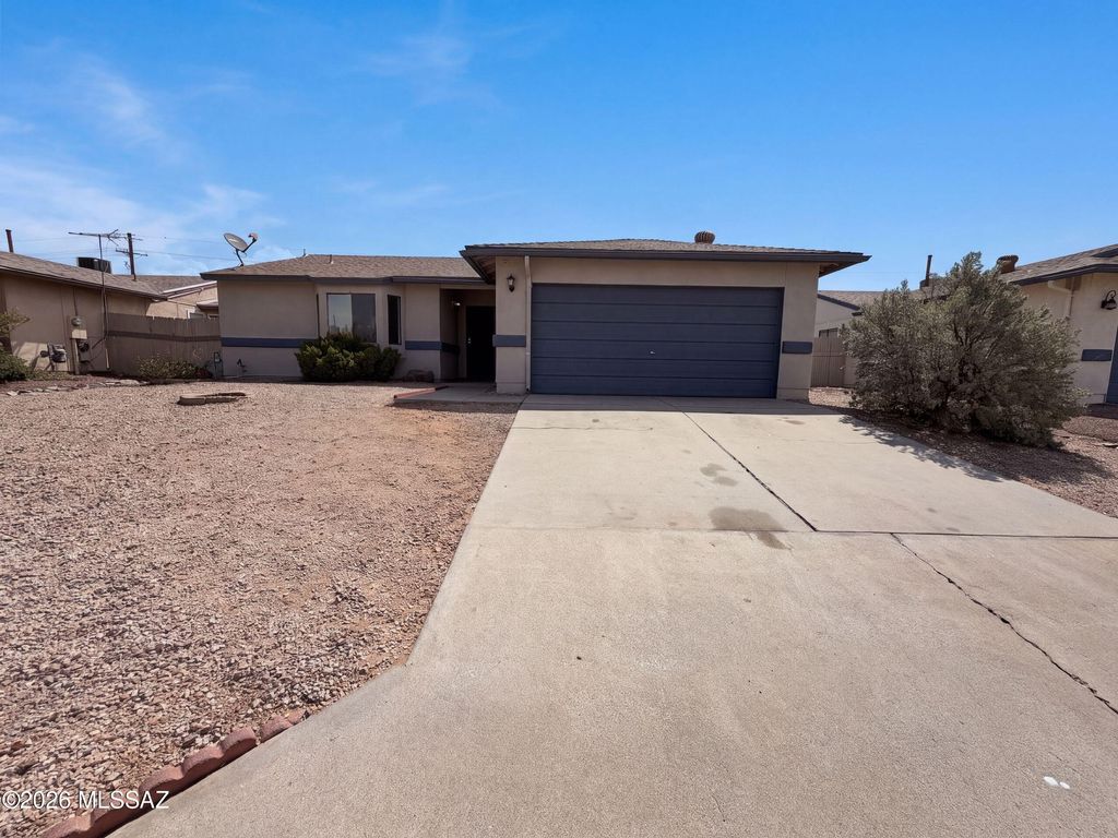 5840 N Belbrook Drive, Tucson, AZ 85741