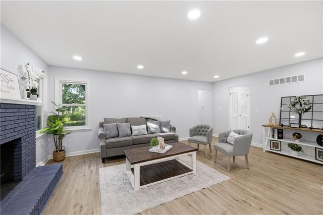 6518 Sterling Avenue, Raytown, MO 64133