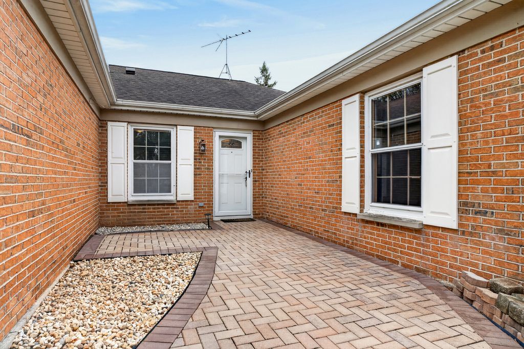 650 Wainsford Drive, Hoffman Estates, IL 60169 — photo 2