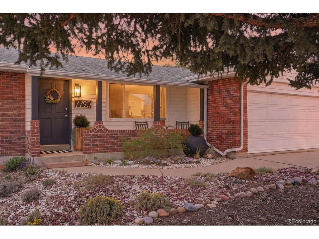 7790 S Harlan Way, Littleton, CO 80128