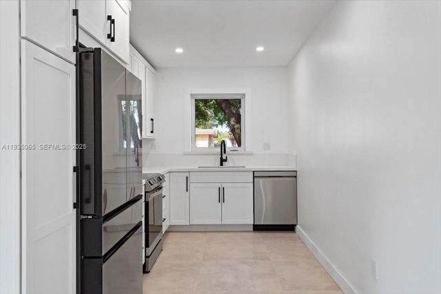 3260 NW 9th St, Miami, FL 33125