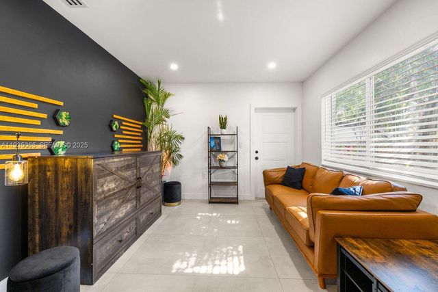 3260 NW 9th St, Miami, FL 33125