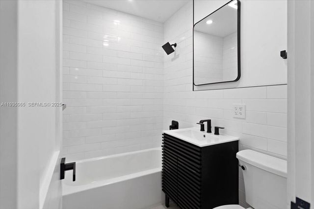 3260 NW 9th St, Miami, FL 33125