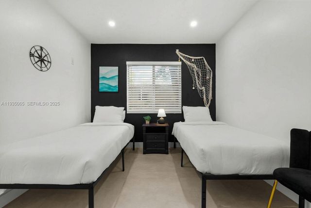 3260 NW 9th St, Miami, FL 33125