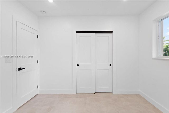 3260 NW 9th St, Miami, FL 33125