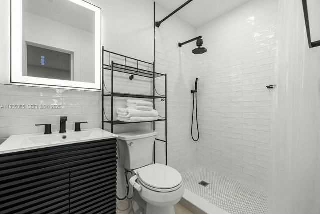 3260 NW 9th St, Miami, FL 33125