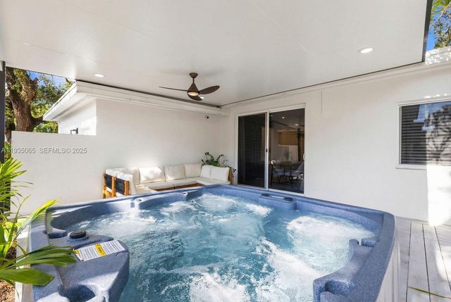 3260 NW 9th St, Miami, FL 33125