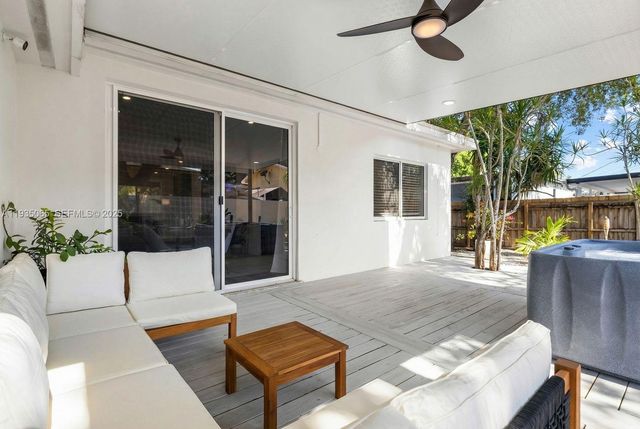 3260 NW 9th St, Miami, FL 33125