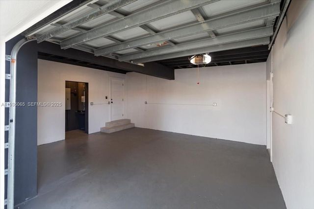 3260 NW 9th St, Miami, FL 33125