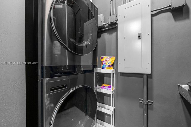 3260 NW 9th St, Miami, FL 33125