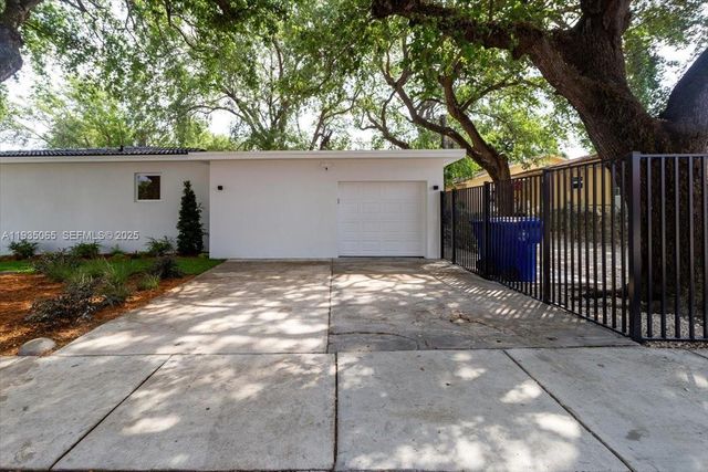 3260 NW 9th St, Miami, FL 33125