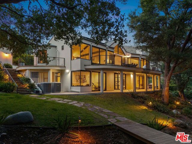 28222 Via Acero Street, Malibu, CA 90265