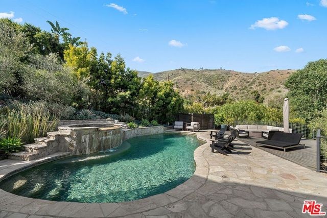 28222 Via Acero Street, Malibu, CA 90265