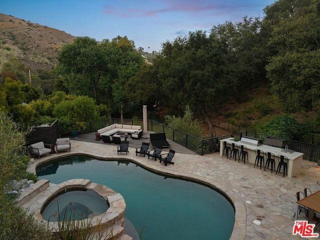 28222 Via Acero Street, Malibu, CA 90265