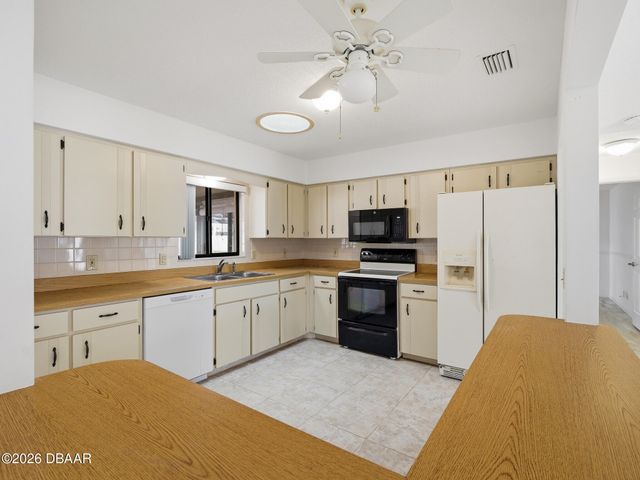 808 E 1st Avenue, New Smyrna Beach, FL 32169